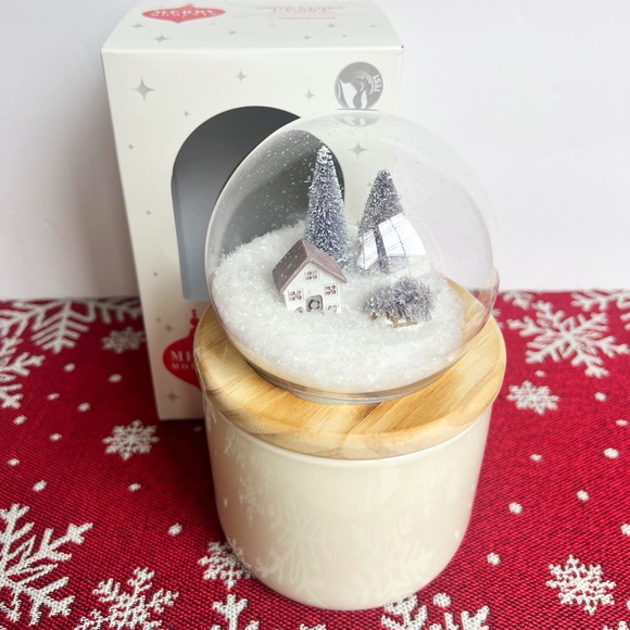 Winter Wonderland Snow Globe Candle - Picture 2 of 2
